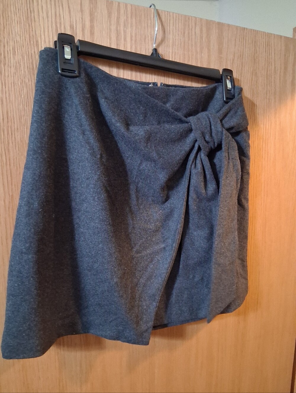authentic Wilfred Wrap-Front Skirt from Aritzia. high-rise, mini wrap skirt Sz 6